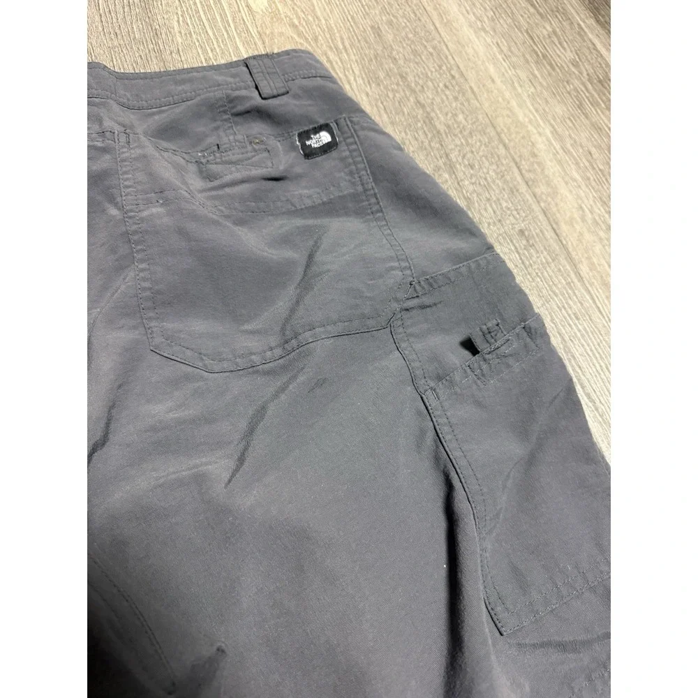 The North Face Shorts‎ Men's 34 Gray Chino Hiking Outdoor Nylon